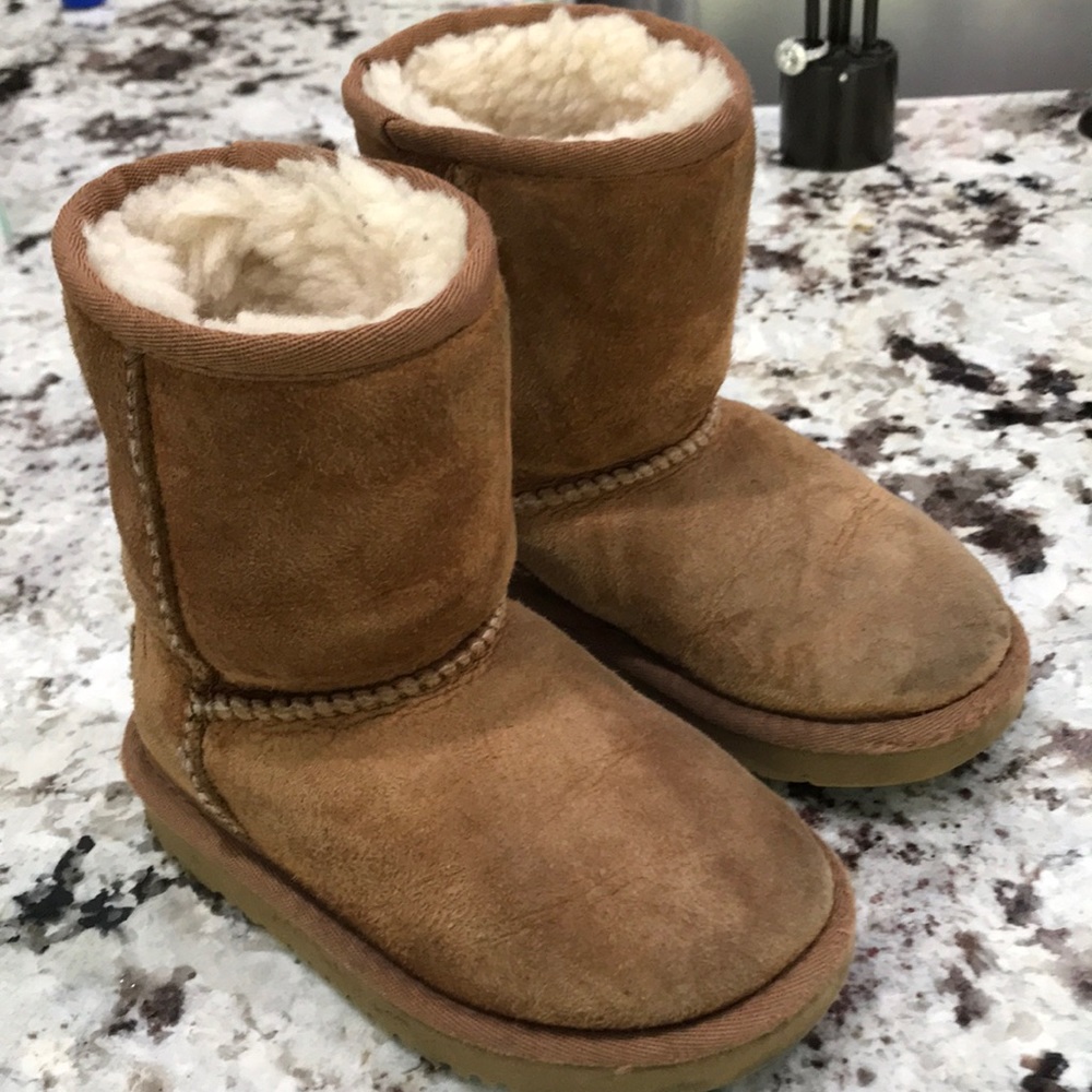 Toddler uggs size 8
